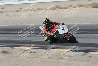 media/Oct-30-2025-Racers Edge (Thu) [[dabbdaf680]]/3-B Group/Session 3 (Turn 15 Inside)/